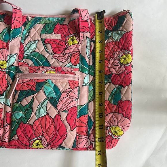 NWOT Vera Bradley Tote or Shoulder Bag. Pink floral. No fading. - Picture 4 of 6